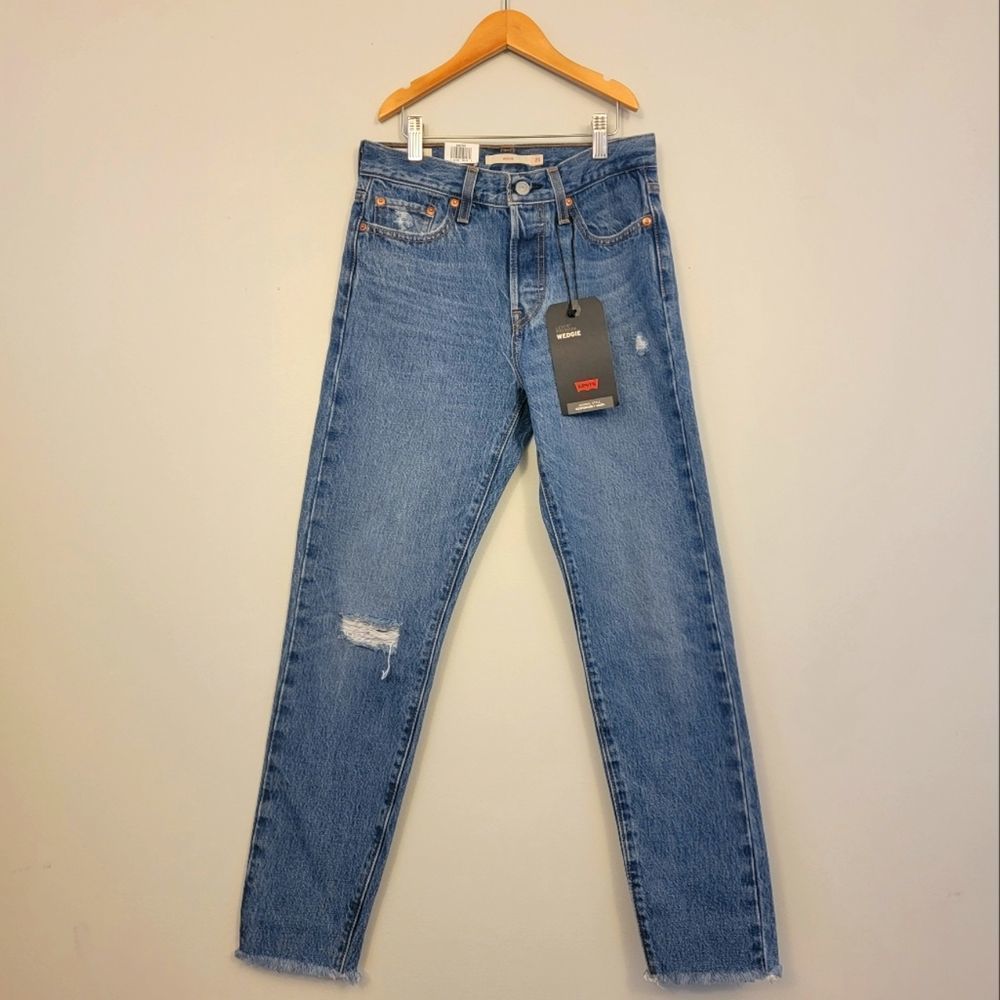 Levis Wedgie Jean